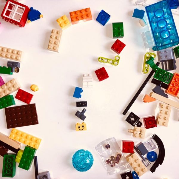 Was ist LEGO Serious Play? Definition von LEGO Serious Play (LSP): die Denk-, Kommunikations- und Problemlösungsmethode nutzt Legosteine als Metapher
